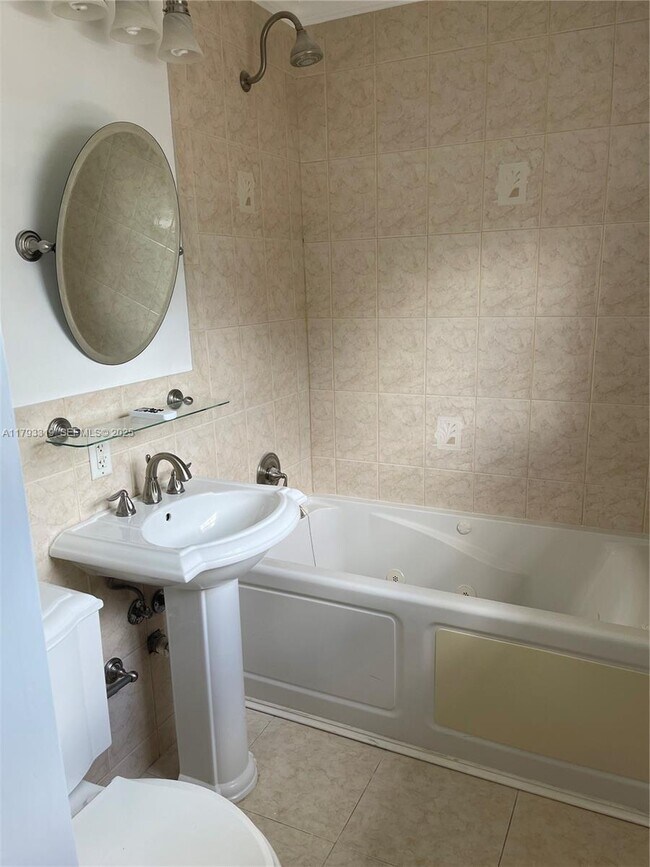 Foto del edificio - 1325 N 16th Ct