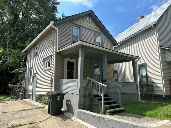 Building Photo - 278 Arch St