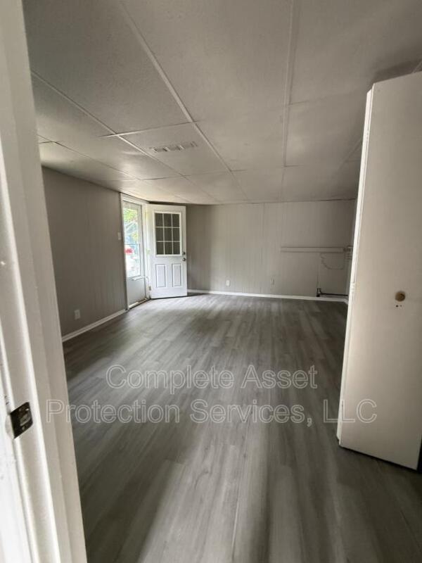 Building Photo - 430 Woodlawn Ave