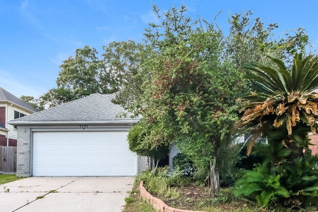 Building Photo - 7131 Maple Walk Dr