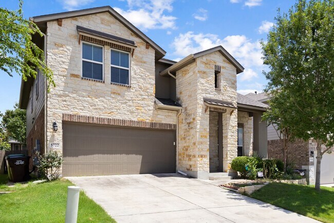 Building Photo - Charming Home Awaits: Spacious & Modern Li...