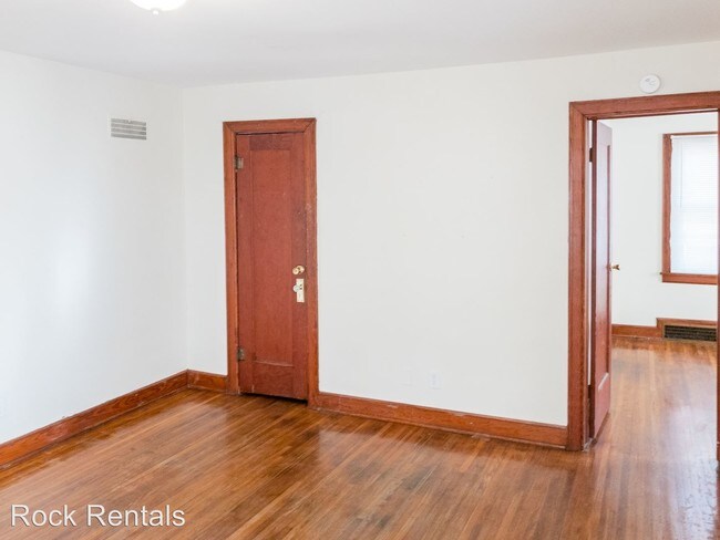 Building Photo - 1 br, 1 bath Apartment - 800 N Poplar St