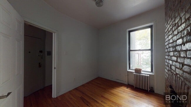 Building Photo - 401 E 78th St