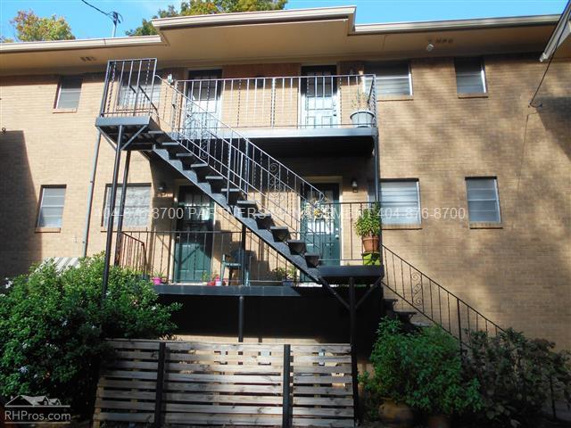 Foto del edificio - 3057 Pharr Court North Ct NW
