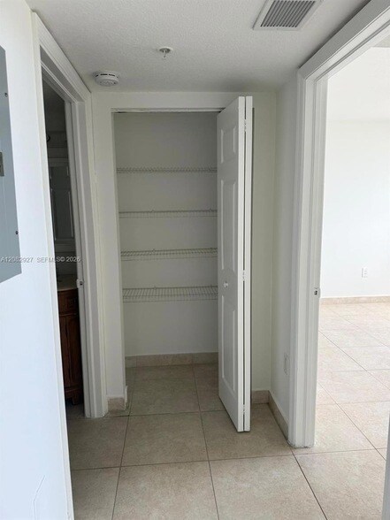 Foto del edificio - 2647 NW 25th Ave