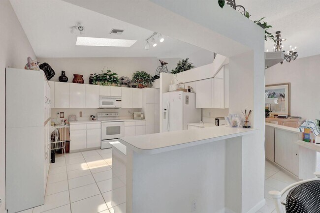 Foto del edificio - 4562 Carlton Golf Dr