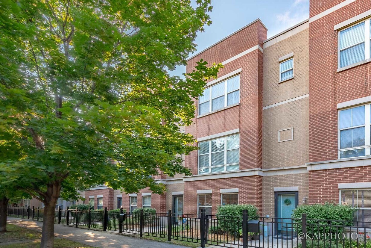 Primary Photo - 1134 W Washburne Ave