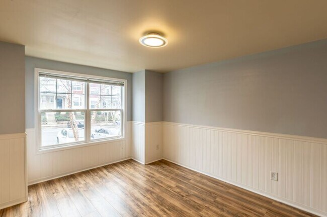 Foto del edificio - 2455 N Berkshire Rd