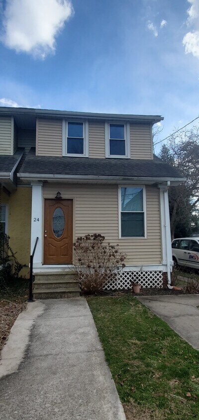 Foto principal - 24 W Champlain Ave