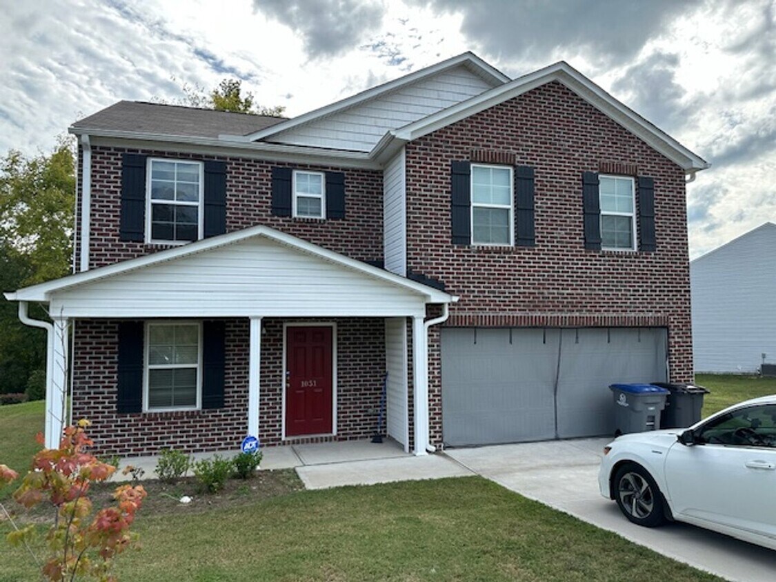 Primary Photo - 1051 Manor Dr