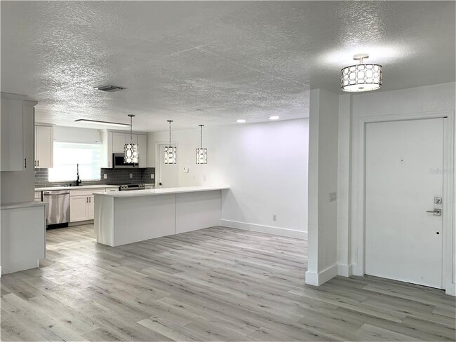 Building Photo - 3925 Venetian Way