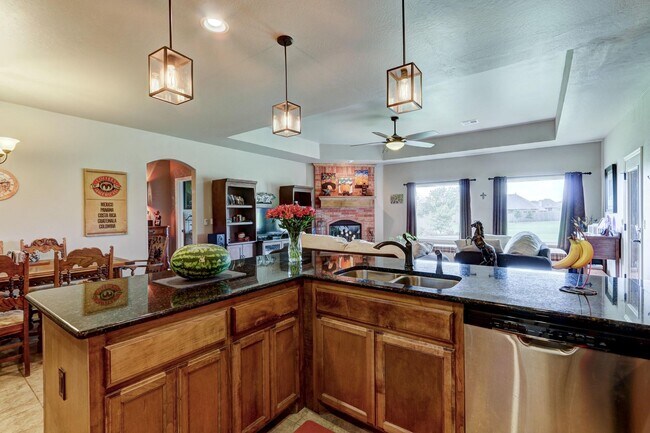 Foto del edificio - Host your own sports team in this backyard! Beautiful outdoor space and endless amenities!  Call ...