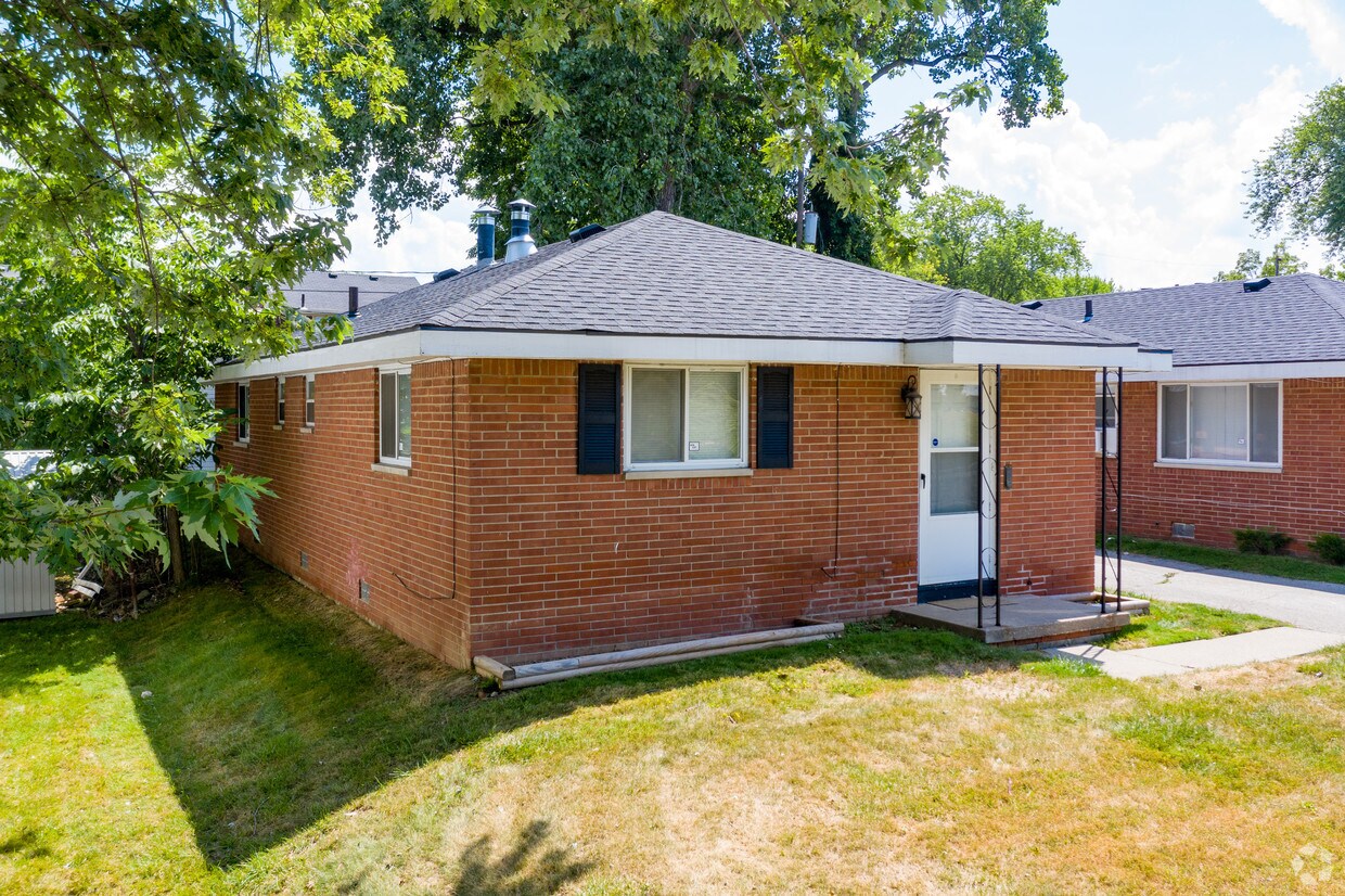 Building Photo - 2030 N Westwood Ave