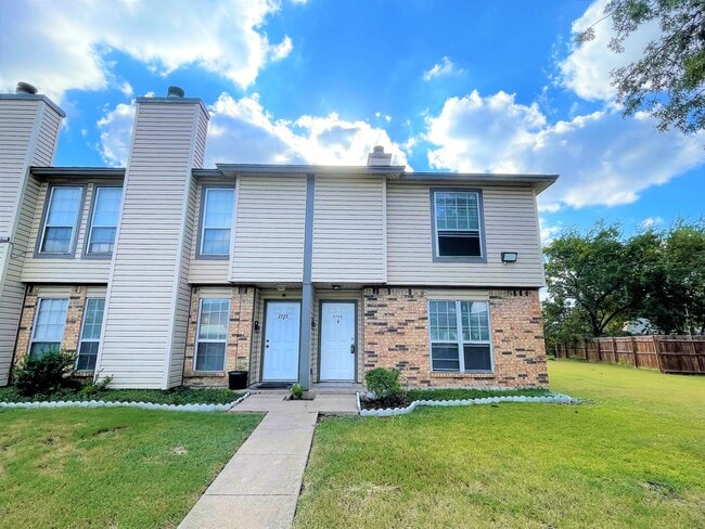 Charming 2 Bedroom in Garland - Charming 2 Bedroom in Garland Apartment