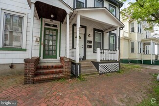Building Photo - 204 Garden St