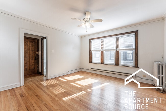 Building Photo - 4208 N Clark St