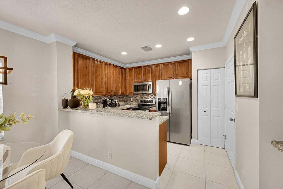 Foto principal - 410 NE 1st Ave