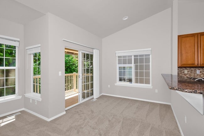 Building Photo - 3 Bedroom 2.5 Bath Redmond Townhouse