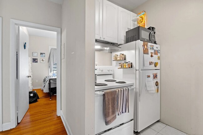 Building Photo - 275 Dwight St