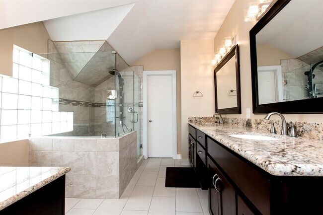 Foto del edificio - 9709 Riddlewood Ln