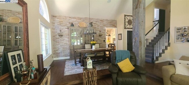 Building Photo - 1127 Mataro Ct