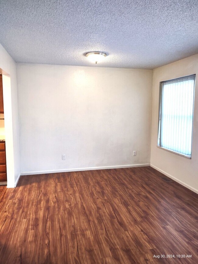 Foto del edificio - 2-bedroom Condo Available in Quiet Senior-...