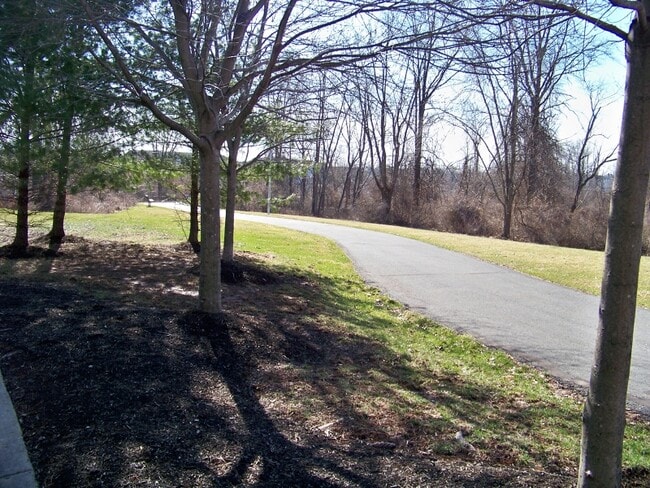 Building Photo - 17 Brentwood Ct