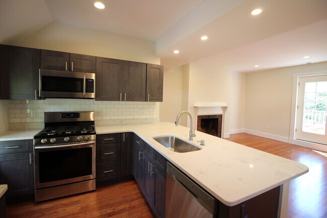 Foto del edificio - Stylish Fort Hill 5bd/2.5bath