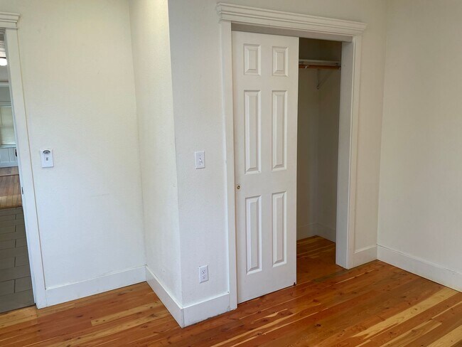 Foto del edificio - 325 N Jefferson St