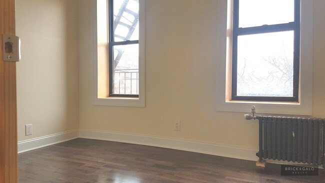 Building Photo - 224 Hinckley Pl