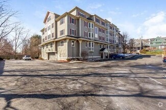 Building Photo - 391 Pleasant St