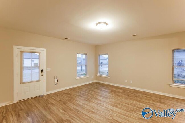 Foto del edificio - 611 White Oak Cir