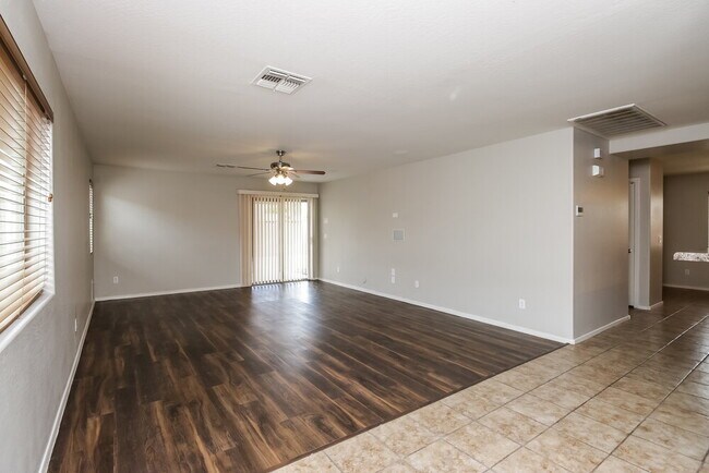 Foto del edificio - 2910 S 80th Ave