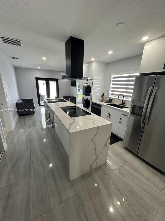Building Photo - 3 bedroom in Miami Gardens FL 33054