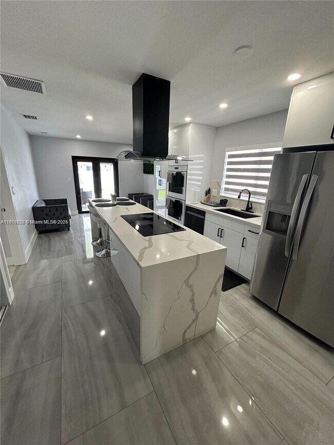 Foto del edificio - 3 bedroom in Miami Gardens FL 33054