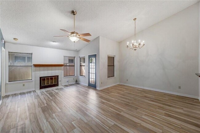 Foto del edificio - 12212 Brigadoon Ln