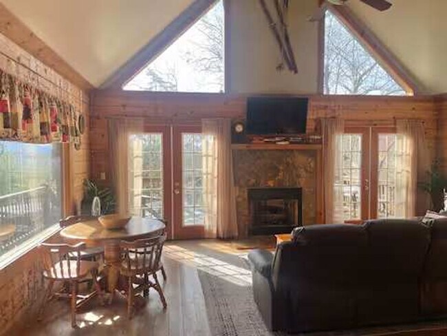 Foto del edificio - 62 Bailey Ave