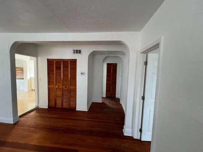 Foto del edificio - 708 NE 4th St