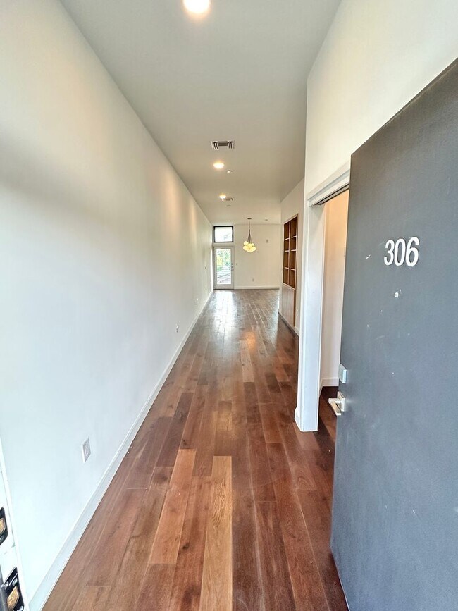 Foto del edificio - Stunning One bedroom/One bath Condo Locate...