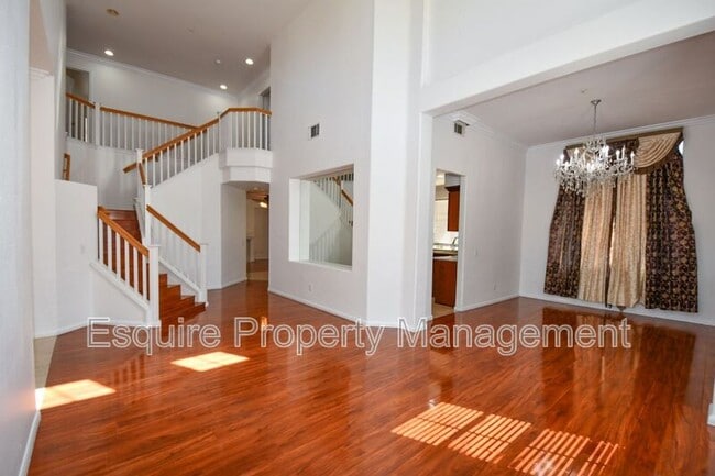 Building Photo - 512 Bolsa Way