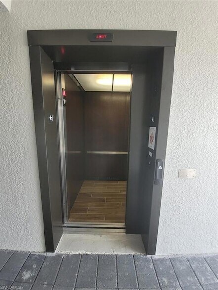 Foto del edificio - 5835 Double Eagle Cir