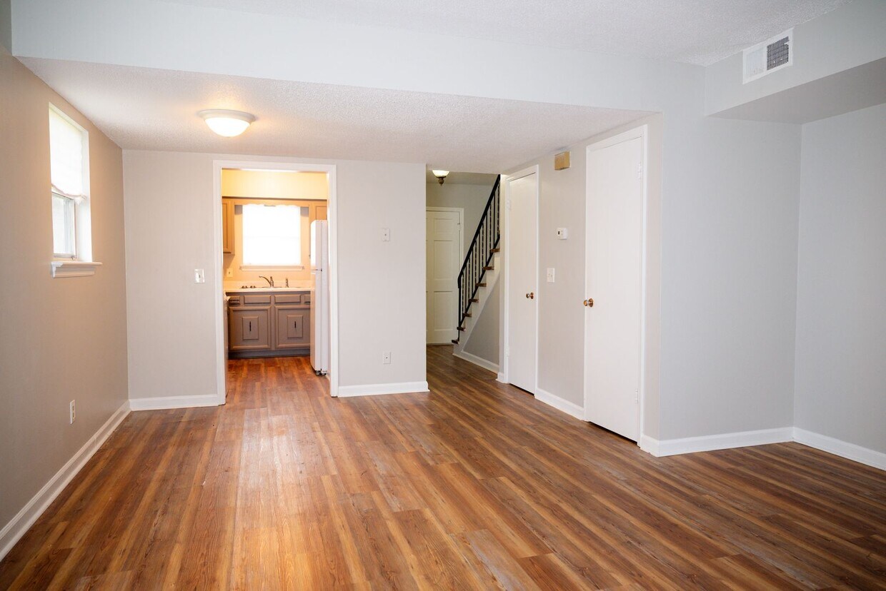 Primary Photo - Centrally located between downtown and East Brainerd - 2 bed, 1.5 bath, Duplex!