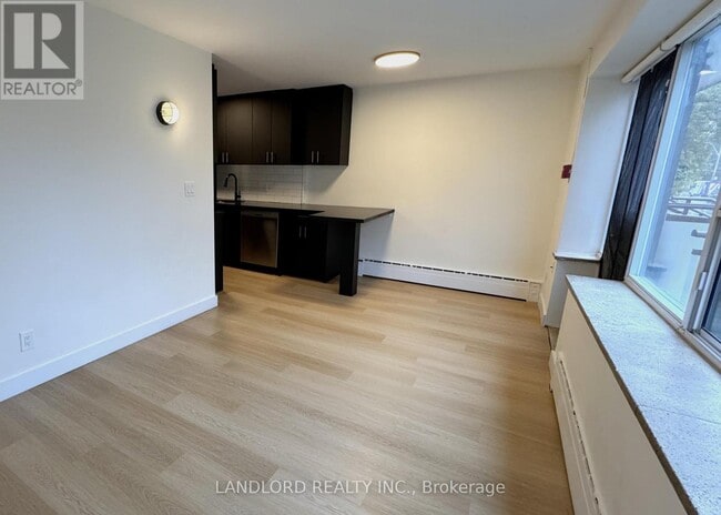 Photo du bâtiment - 420 Eglinton Ave E