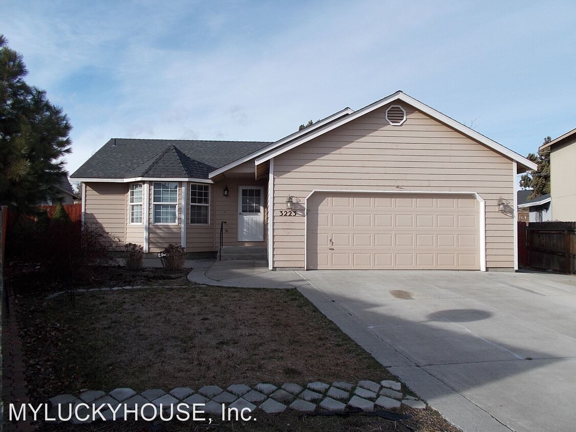 Foto principal - 3 br, 2 bath House - 3223 NE Eddie Ct