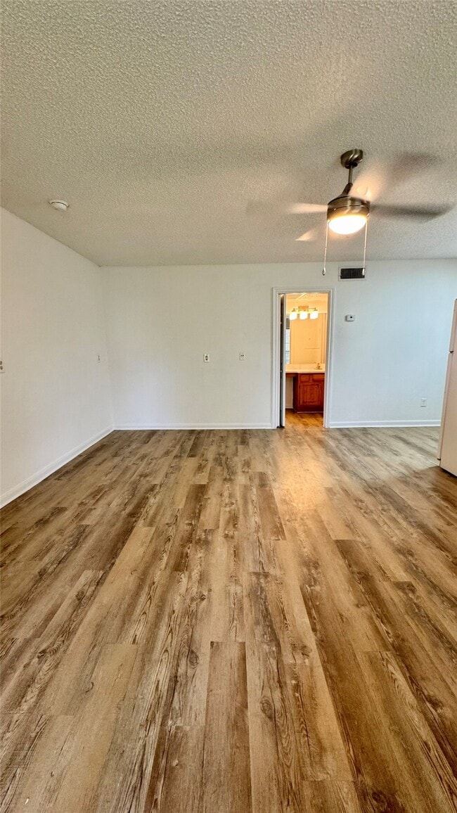 Building Photo - 1311 Antoine Dr