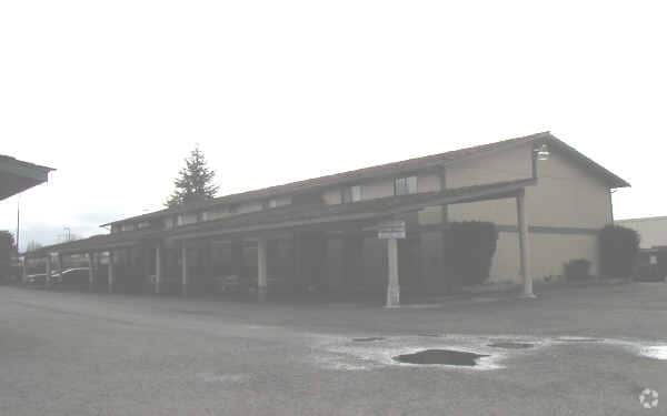 Building Photo - Twincrest Apartments