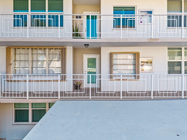 Foto del edificio - 920 Dogwood Dr