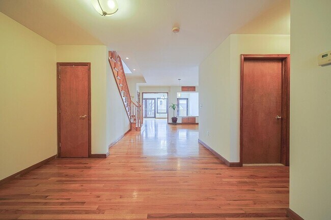 Foto del edificio - 220 Harrison Ave