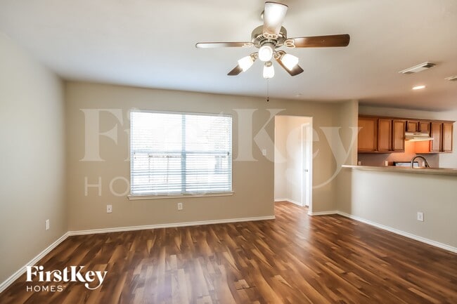 Foto del edificio - 17903 Seco Creek Ln