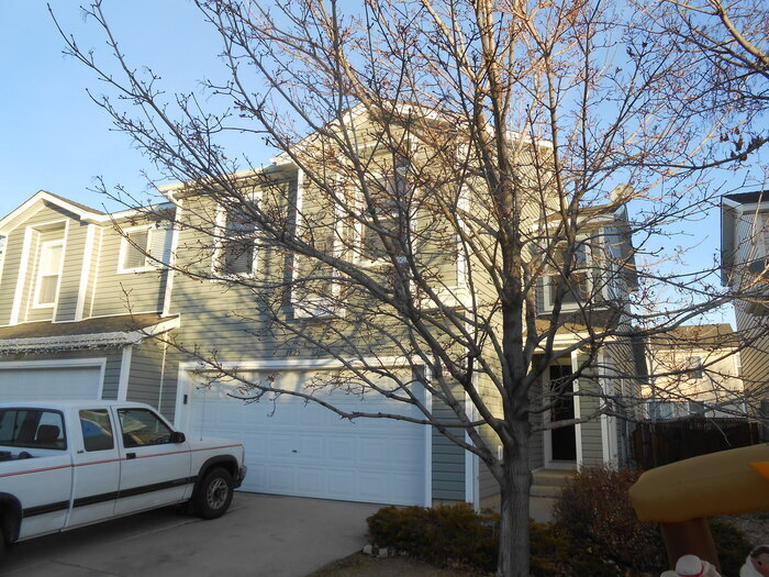 Beautiful 3 Bedroom/2.5 Bath Townhome with Attached 2 Car Garage in Northwest Loveland, CO - Beautiful 3 Bedroom/2.5 Bath Townhome with Attached 2 Car Garage in Northwest Loveland, CO
